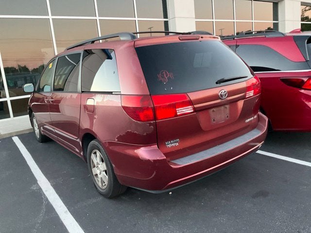 2004 Toyota Sienna Base