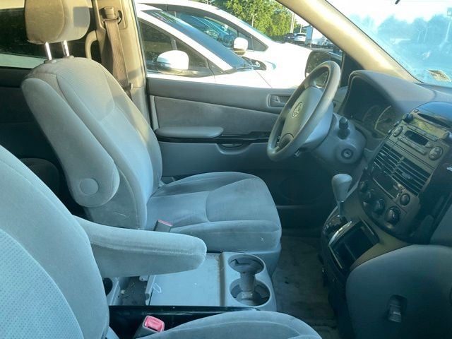 2005 Toyota Sienna LE