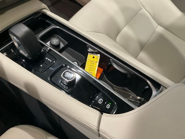 2024 Volvo XC90 B6 Plus Bright Theme