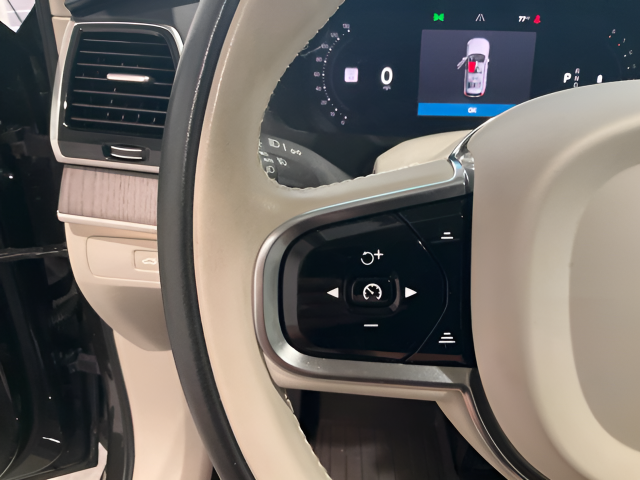 2024 Volvo XC90 B6 Plus Bright Theme