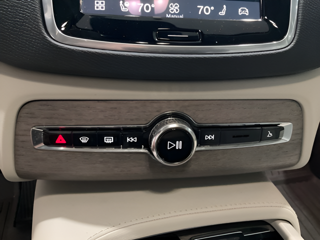 2024 Volvo XC90 B6 Plus Bright Theme