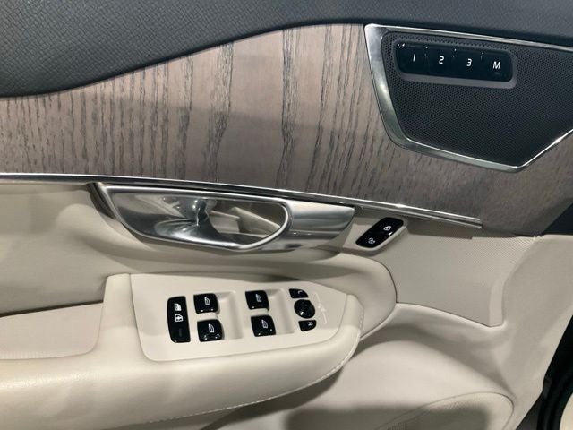 2024 Volvo XC90 B6 Plus Bright Theme