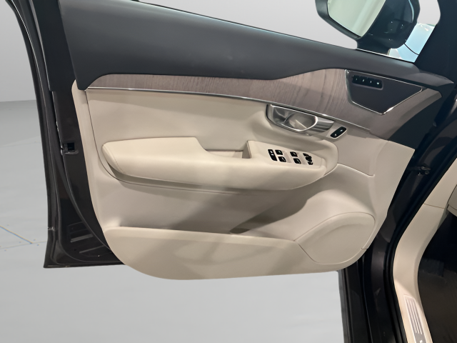2024 Volvo XC90 B6 Plus Bright Theme