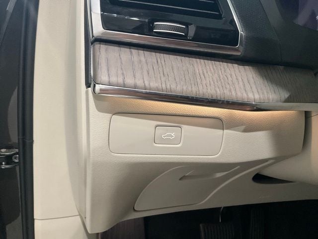 2024 Volvo XC90 B6 Plus Bright Theme