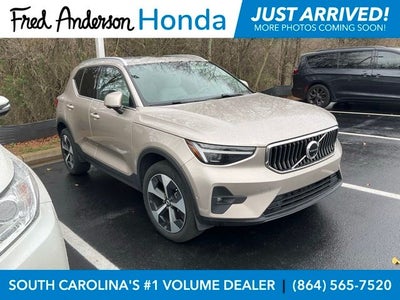 2024 Volvo XC40 B5 Plus Bright Theme