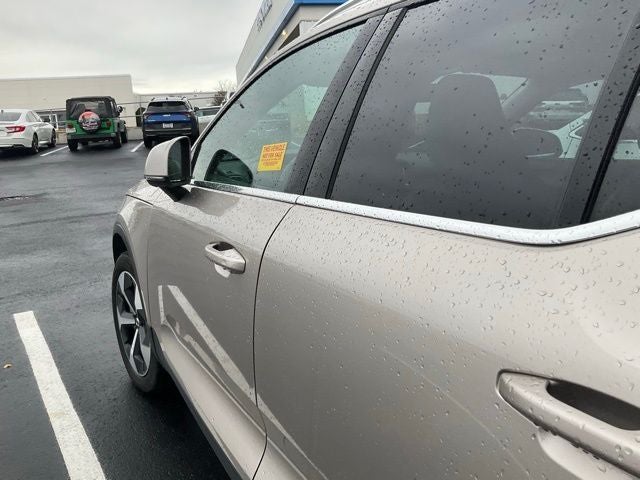 2024 Volvo XC40 B5 Plus Bright Theme