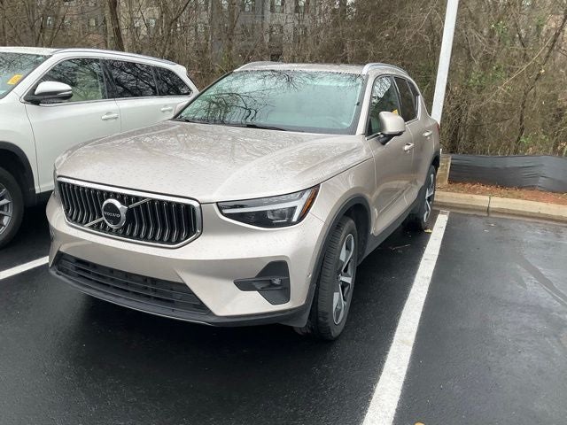 2024 Volvo XC40 B5 Plus Bright Theme