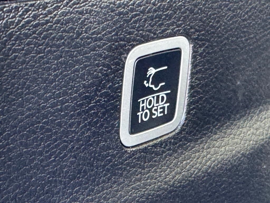 2023 Jeep Wagoneer L Base