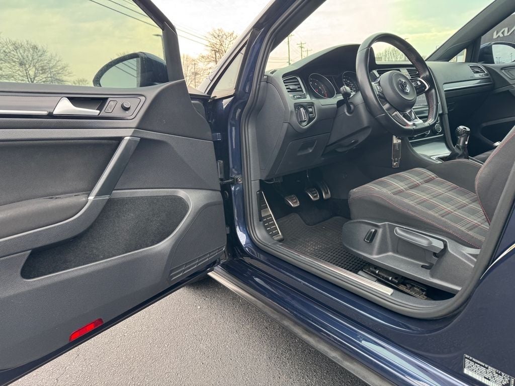 2015 Volkswagen Golf GTI 2.0T S w/Performance Package