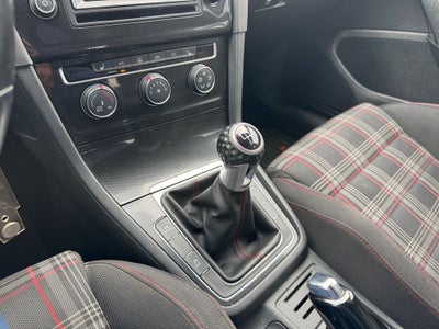 2015 Volkswagen Golf GTI 2.0T S w/Performance Package