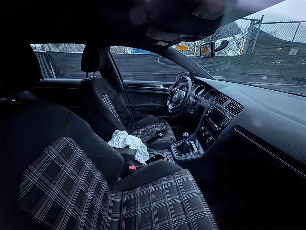 2015 Volkswagen Golf GTI 2.0T S w/Performance Package