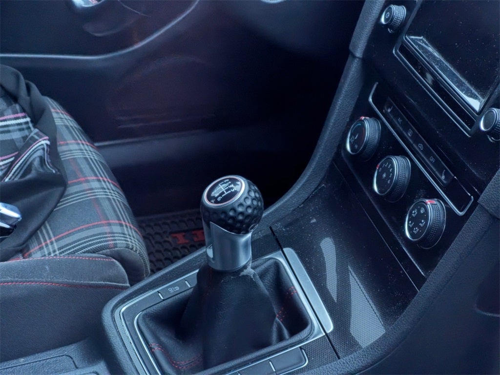 2015 Volkswagen Golf GTI 2.0T S w/Performance Package