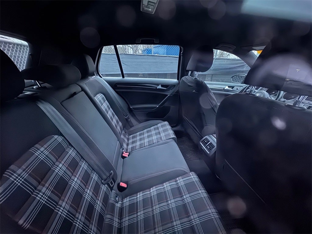 2015 Volkswagen Golf GTI 2.0T S w/Performance Package