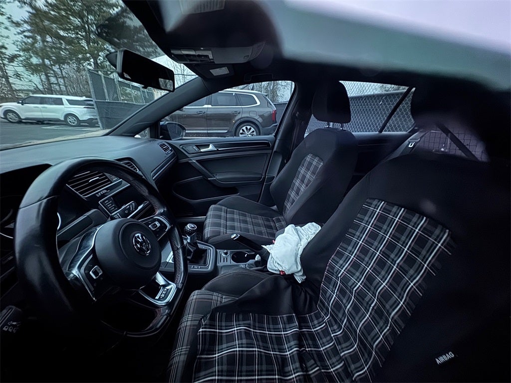 2015 Volkswagen Golf GTI 2.0T S w/Performance Package