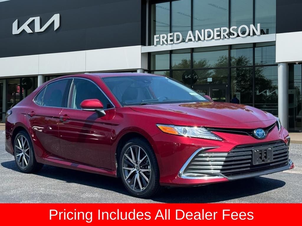 2022 Toyota Camry Hybrid XLE