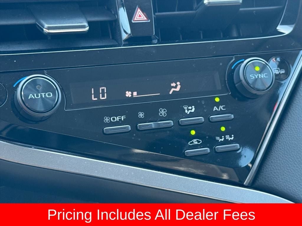 2022 Toyota Camry Hybrid XLE