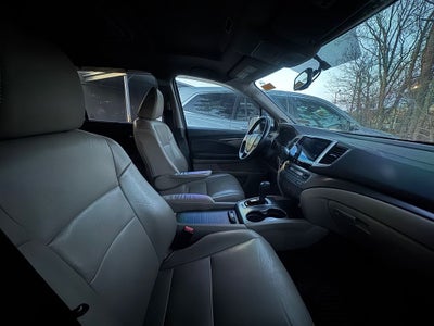 2017 Honda Pilot EX-L w/Rear Entertainment System