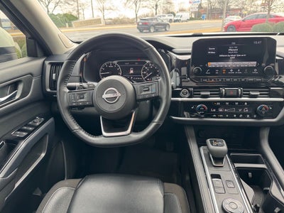 2023 Nissan Pathfinder SL