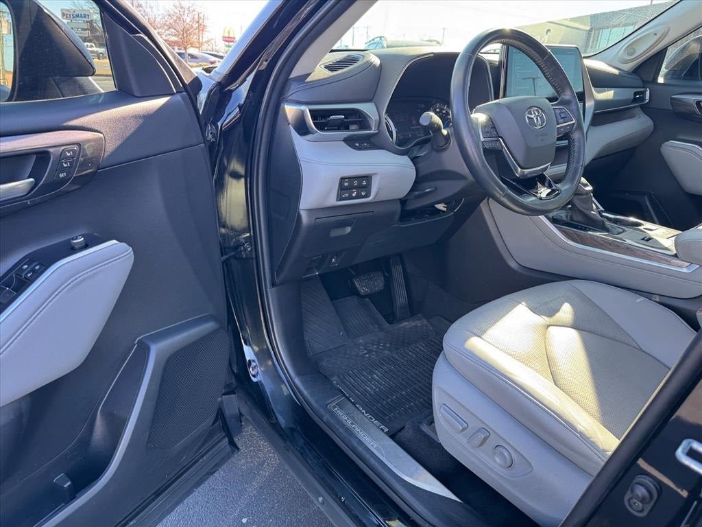 2021 Toyota Highlander Hybrid Platinum