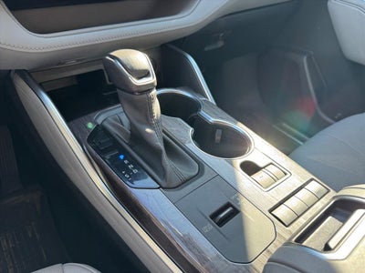 2021 Toyota Highlander Hybrid Platinum