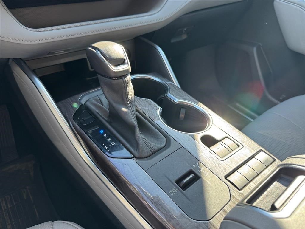 2021 Toyota Highlander Hybrid Platinum