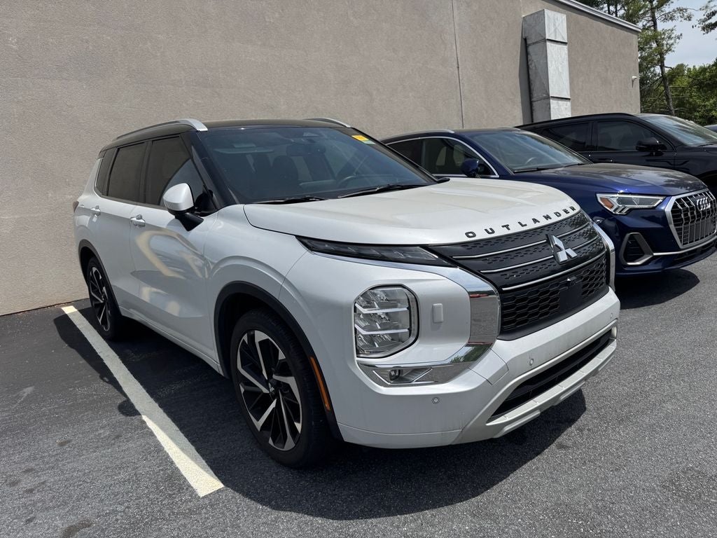 2024 Mitsubishi Outlander Base