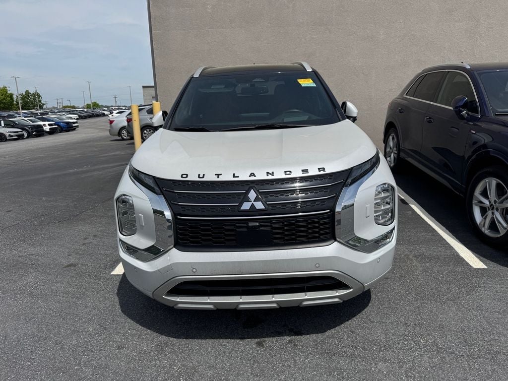 2024 Mitsubishi Outlander Base