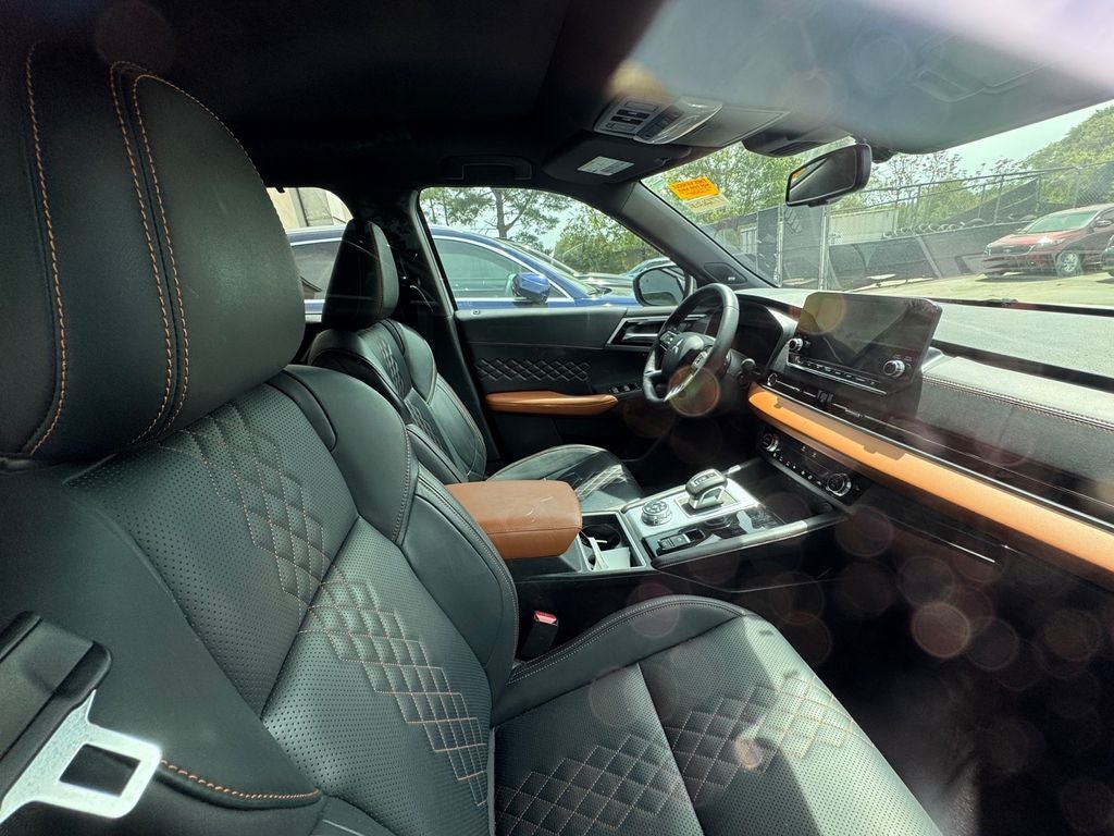 2024 Mitsubishi Outlander Base