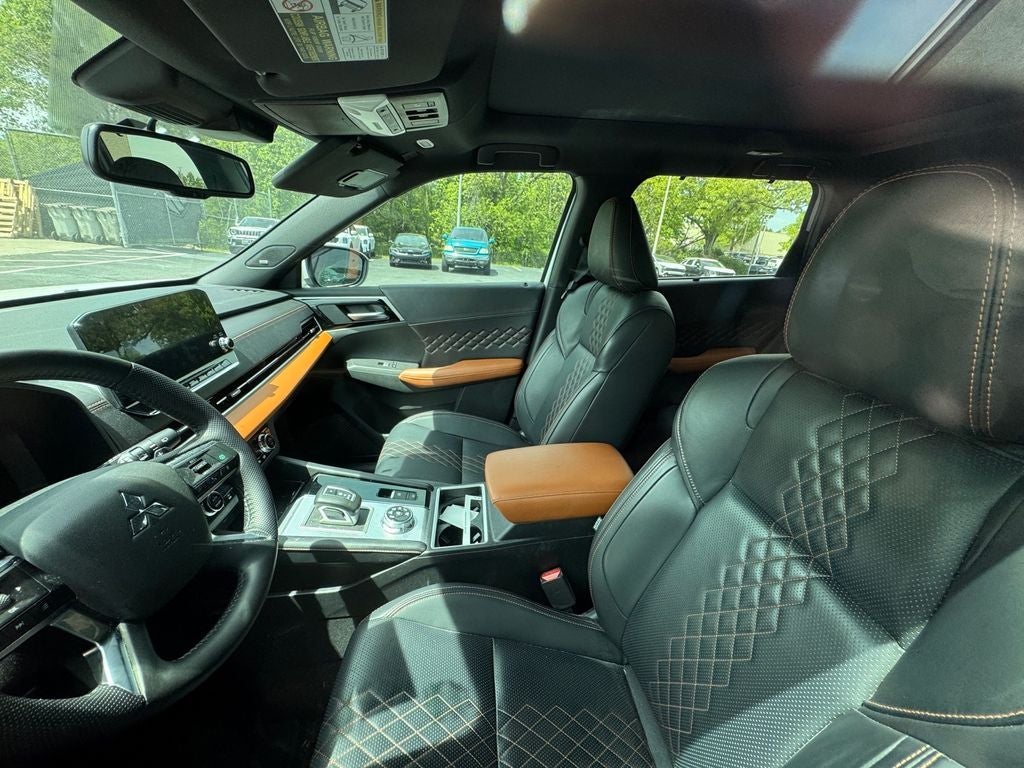 2024 Mitsubishi Outlander Base