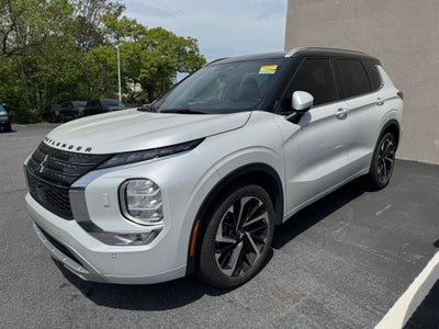 2024 Mitsubishi Outlander Base
