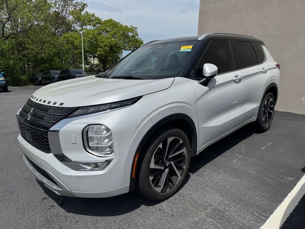 2024 Mitsubishi Outlander Base