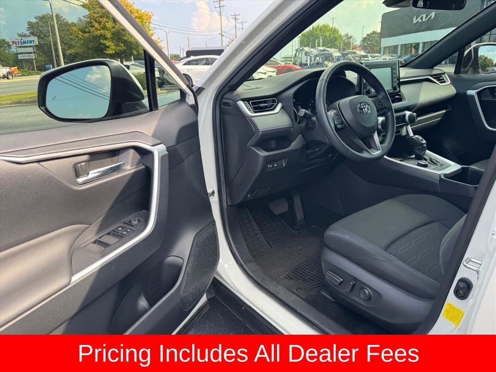 2022 Toyota RAV4 Hybrid SE