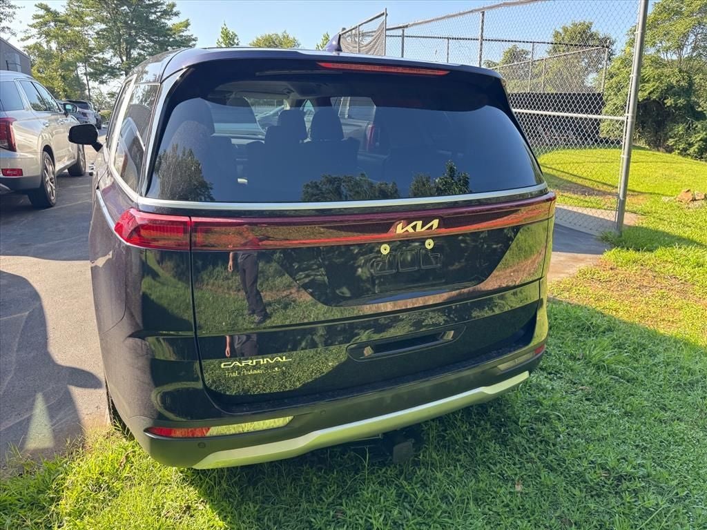 2024 Kia Carnival LX