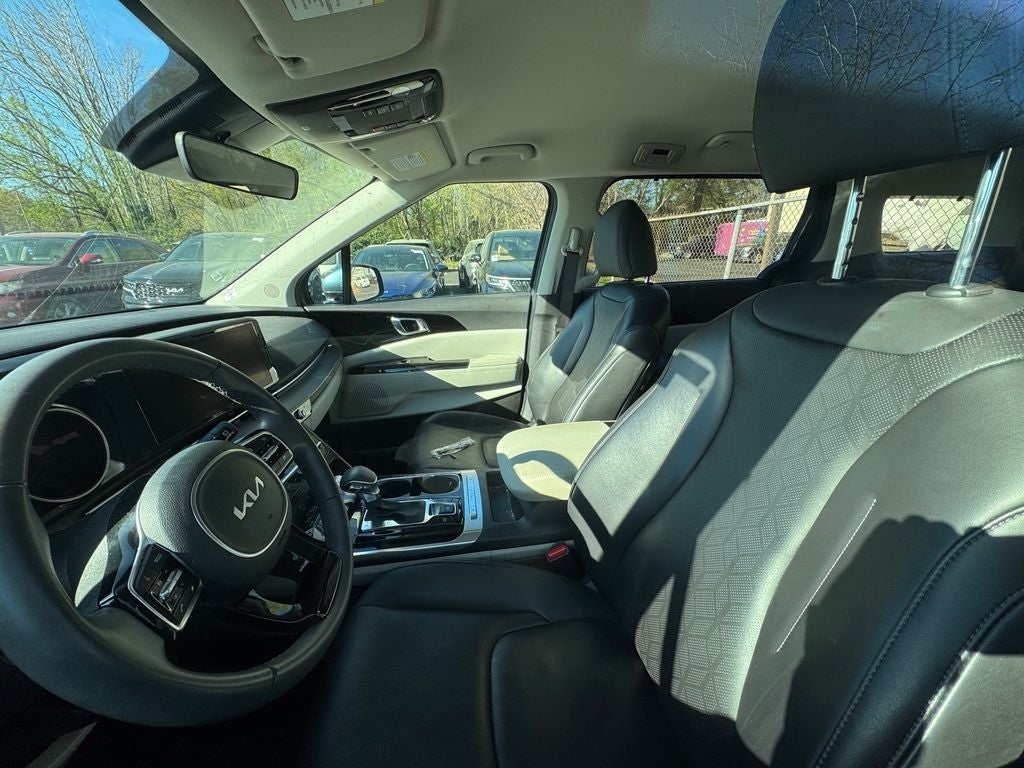 2024 Kia Carnival EX