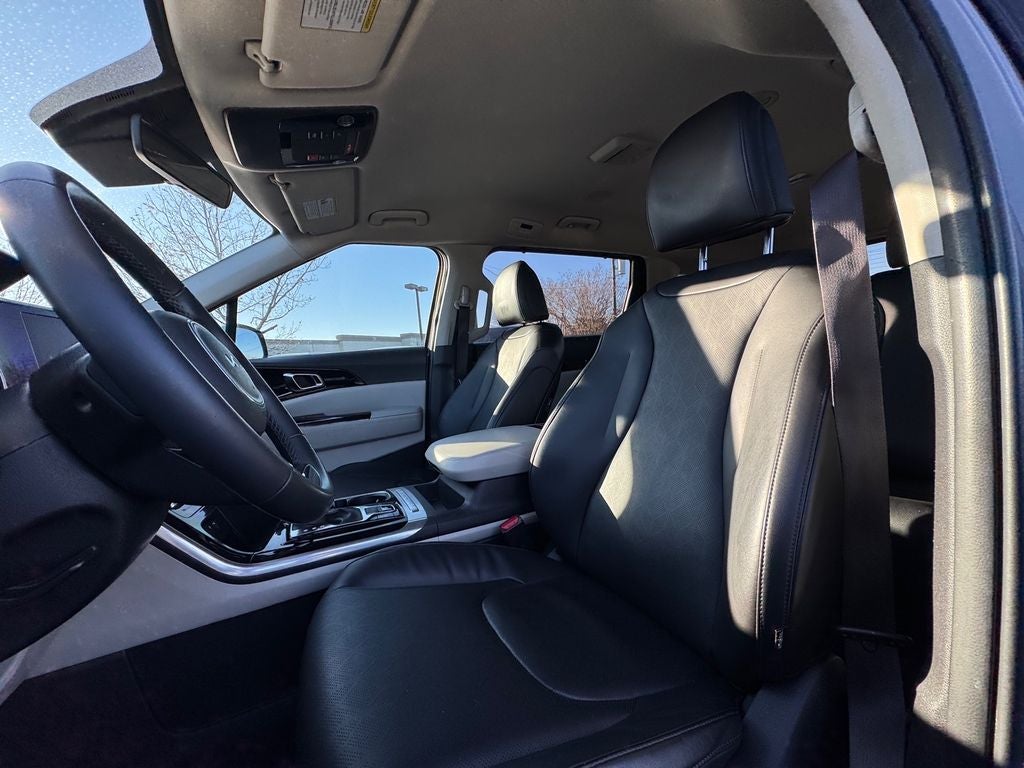 2023 Kia Carnival EX