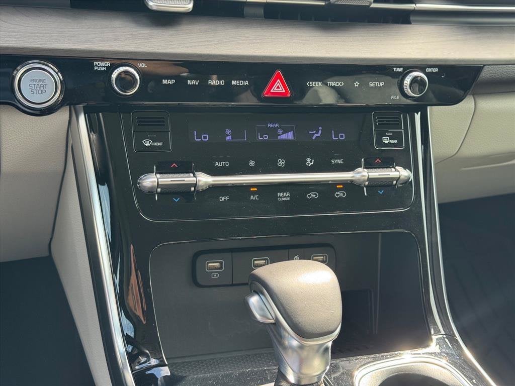 2024 Kia Carnival EX