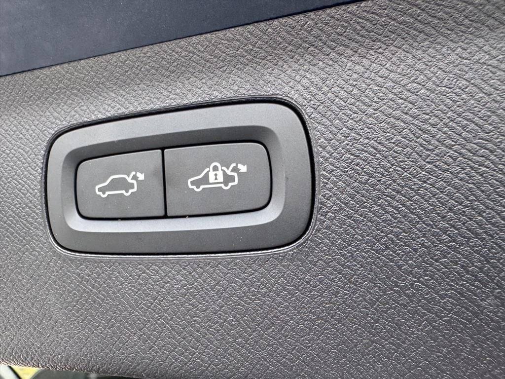 2023 Volvo XC90 B5 Core