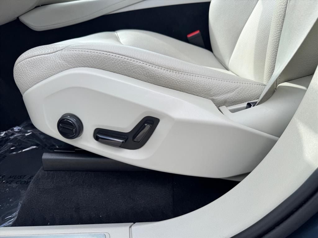 2023 Volvo XC90 B5 Core
