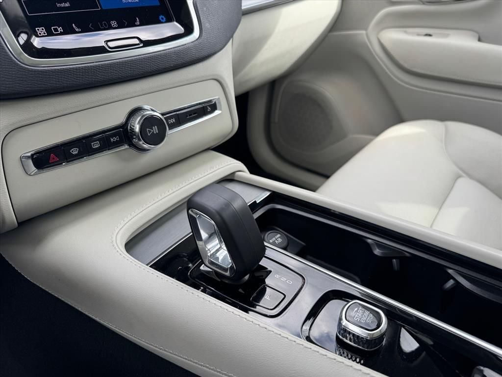 2023 Volvo XC90 B5 Core